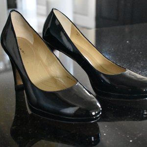 Tahari Black Pumps